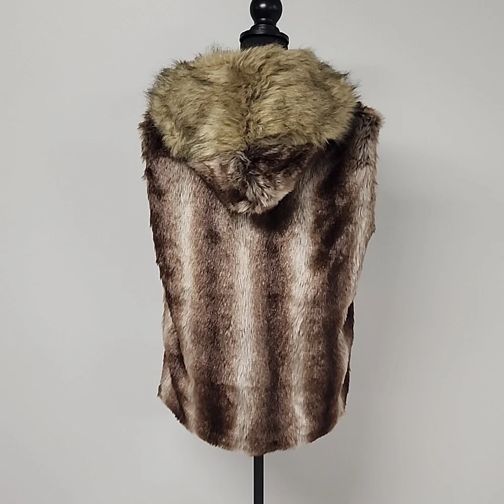 Faux Fur Hooded Vest - Picture 5 of 16